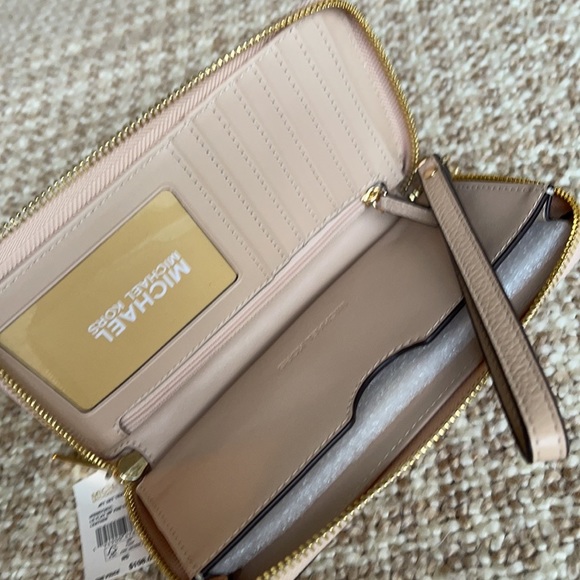 Michael Kors Jet Set Travel LG Flat MF Phone Case - Picture 6 of 16